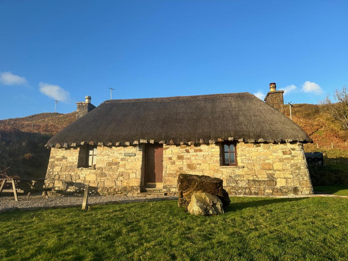 Tigh Mairi At Mary'S Thatched Cottages Elgol Exterior foto
