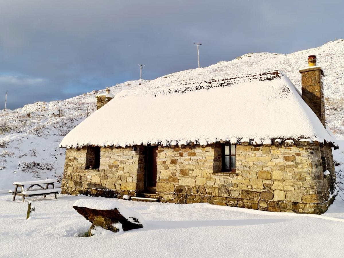 Tigh Mairi At Mary'S Thatched Cottages Elgol Exterior foto