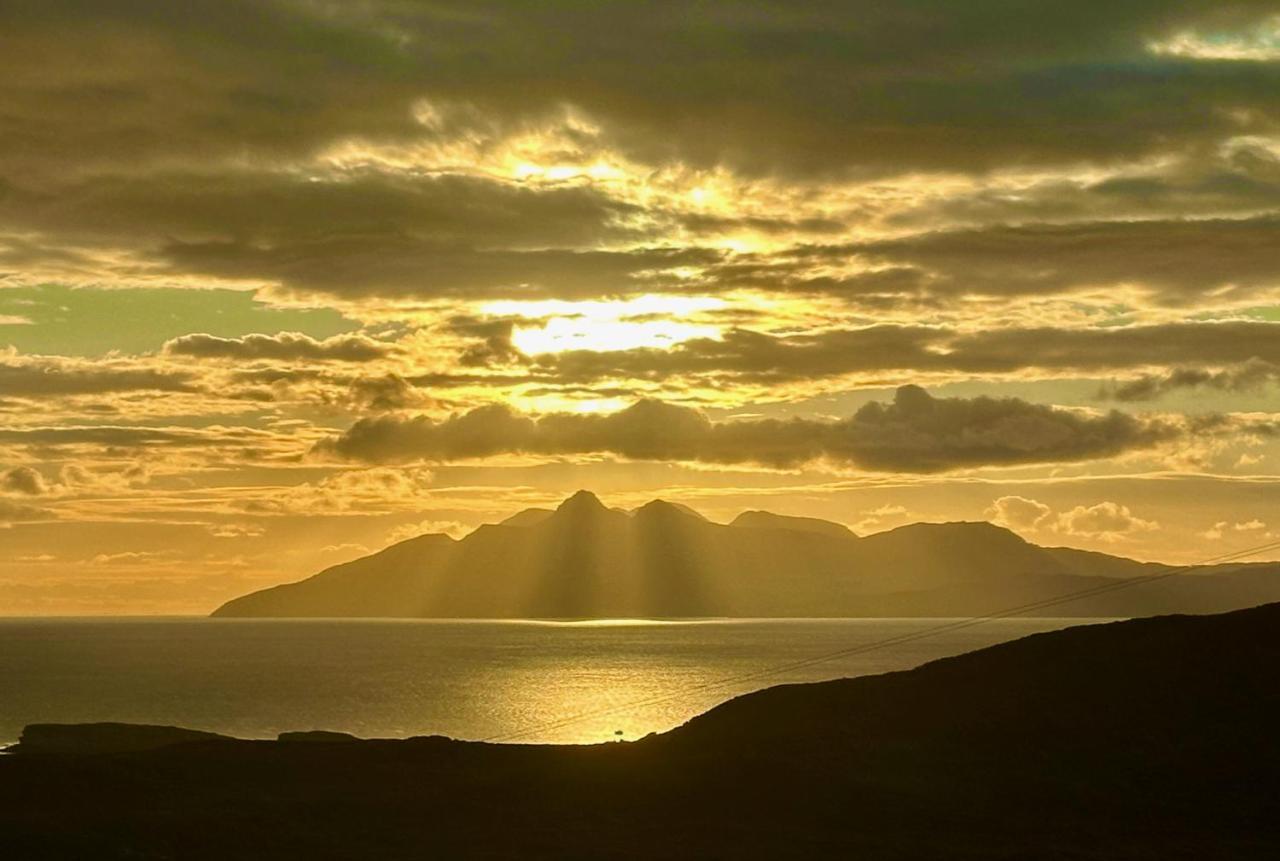 Tigh Mairi At Mary'S Thatched Cottages Elgol Exterior foto