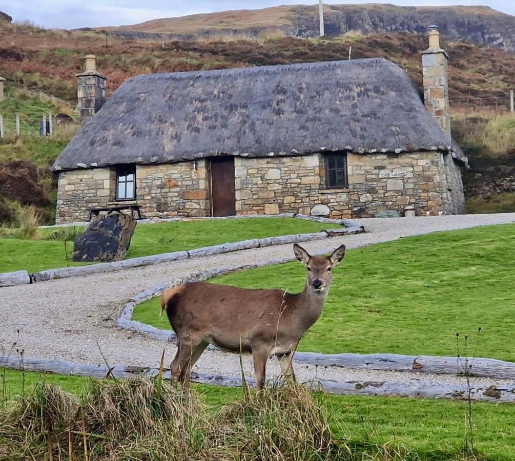 Tigh Mairi At Mary'S Thatched Cottages Elgol Exterior foto